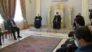 Երևանի պետական համալսարանը զոհվածների ընտանիքների կողքին է