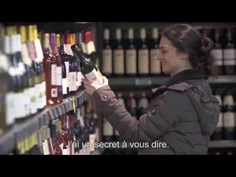 Caméra cachée : Christophe Beaugrand donne la parole à une bouteille en verre