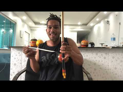 Easy berimbau turn in the São Bento Grande de Angola rhythm!