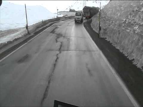 dr Bus vu Chur Gelenkbus Passüberquerung 2011