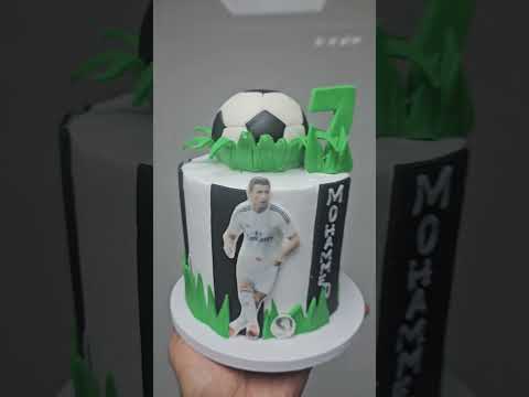 #cake #football cake bnaaya aaj to kesha lga btana jraa😊😊😊😊