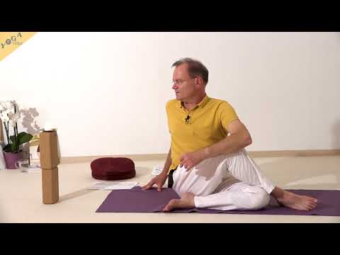 Drehsitz mit Tratak - Yoga Asana Lexikon
