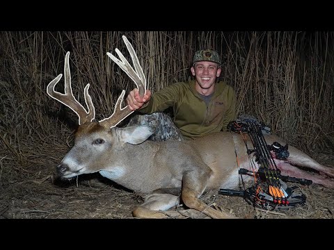 First 30 Minutes Bow Hunting Kansas! *BIG BUCK DOWN