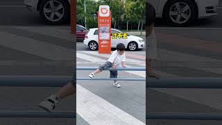 爸爸想测试一下儿子的应变能力，没想到儿子的举动让我们太意外了 #爸爸带娃#家有萌宝
