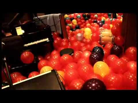 LP Underground 8 : Chester tries to scare Mike!