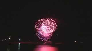 preview picture of video 'Castaic Lake  4th of July Fireworks show 2013 realtime (raw) V12754'