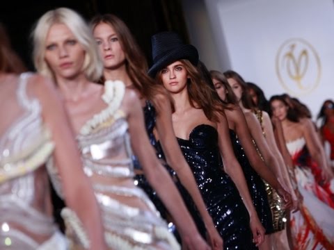 Yudashkin Dazzles Fans at Paris Show