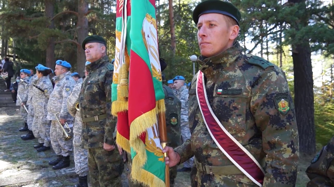 Десетки се поклониха пред героите, загинали за свободата на Смолян и Родопите