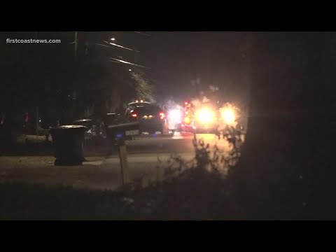 SWAT standoff in Mandarin area shuts down roadway for hours