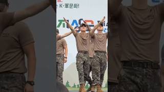 Download lagu #yunhyeong dancing to love scenario at army fest mp3