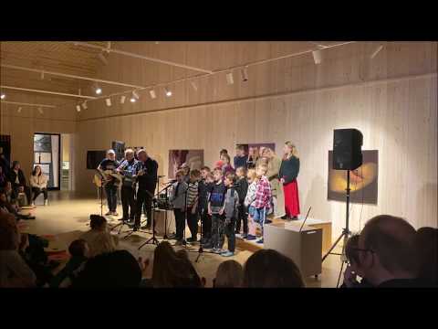 Ja takk, ja takk, jeg er så glad i sjakk - Småkvameratene med Kvameratene