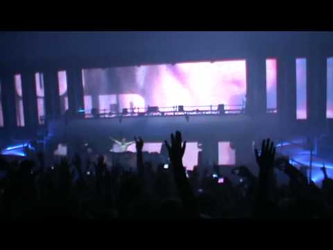 Armin van Buuren playing AVB - Ten Minutes of Burning Desire (avb Mashup) ASOT450 LIVE at Wroclaw