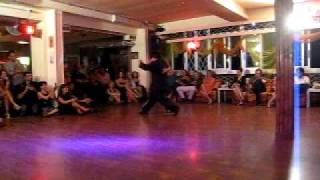 Aoniken Quiroga y Luna Palacios bailan Sacale Punta(Milonga del Angel -Genova )4 Ottobre2009)