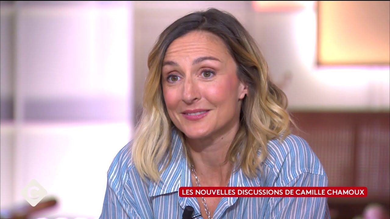 “Les chattes à touffe” : dans le groupe WhatsApp de Camille Chamoux…