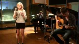 Ellie Goulding - Lights (Acoustic Version) LIVE Performance HD