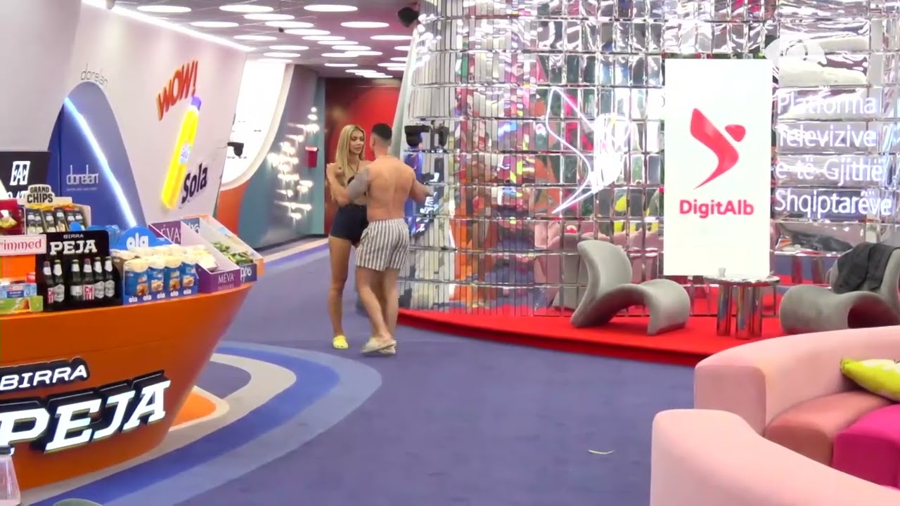 Mateo dhe Brikena luajnë me njëri-tjetrin