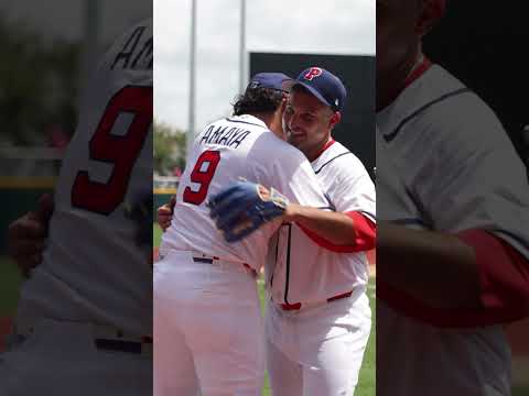 Paolo Espino exits to a standing ovation after what might be his final professional game 🫡