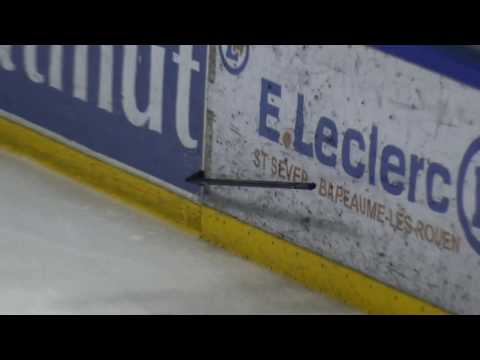 Cross bloquée dans la rambarde