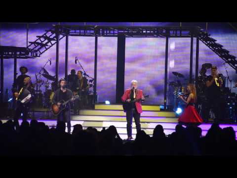 Måns Zelmerlöw & Hasse Andersson @Julgalan2015 @MalmöArena