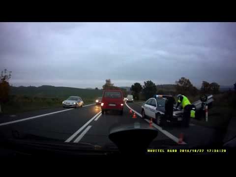 Pijany kierowca wjechał do rowu i dachował