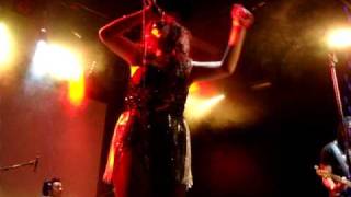 Gabriella Cilmi - &quot;Invisible Girl&quot;, Live in London, 04.03.2010, &quot;Concert for Homeless People&quot;