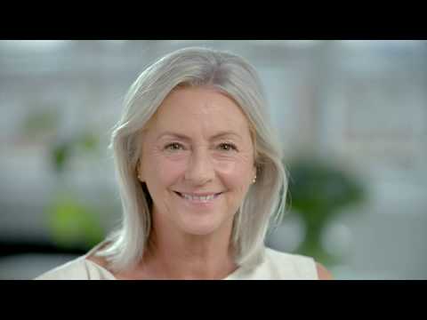 „Clarins Joli Blush“ kompaktiška skaistalų pudra „01 Cheeky Baby“, 5 g video