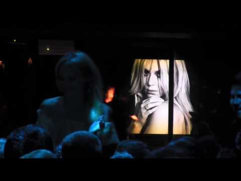 ESCKAZ in Madrid: Crowd singing Kasia Moś - Flashlight at Eurovision-Spain Pre-Party