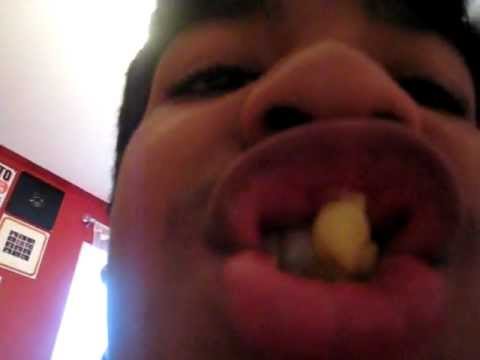 Narsh eating an eppel