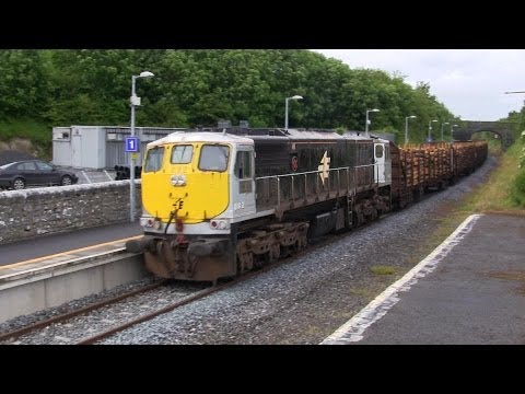 082 on a laden timber train @ Thomastown (9-6-2014)