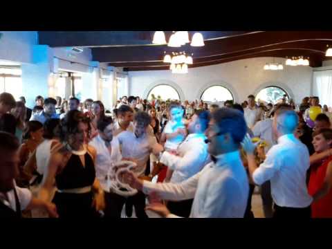 SPOSI E INVITATI BALLANO LA PIZZICA - LA SPOSA ME - MATRIMONIO PARCO DEI POETI FRANCESCO BARATTUCCI