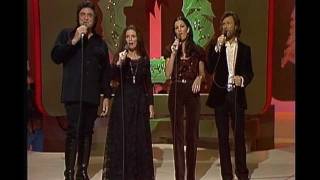 Johnny Cash, June Carter, Kris Kristofferson &amp; Rita Coolidge - Christmas times a coming (1978)