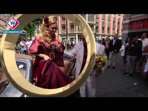 John Medley en zijn Mijntje zijn een jaar getrouwd. Bekijk hier een terugblik op hun grote dag!