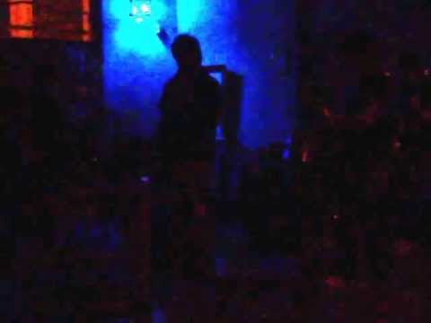 PACTO DE MONOS - EL TABANO EN LA OREJA