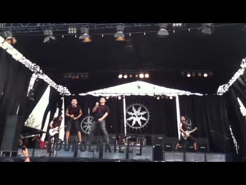 Tiga Titik Hitam - Burgerkill feat. Fadly Padi