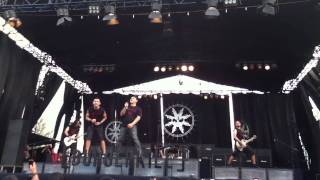 Download lagu Tiga Titik Hitam - Burgerkill feat. Fadly Padi mp3