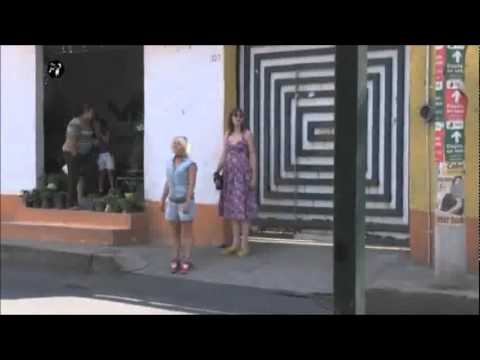 Britt Ft. Ymke - De wereld rond