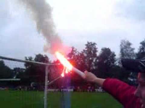 Fakkel na de 2-0 bij VV Twenthe - Wijhe '92