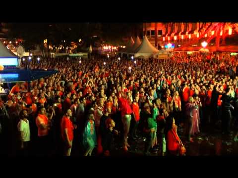 Menigte op Eindhovense Markt ziet Oranje winnen