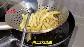 香辣薯条这样做干香不回软，两个土豆一大盘，简单食材不一样美食 #炸薯条 #在家做美食 #下酒菜  #快餐 #太好吃了