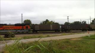 preview picture of video 'BNSF & Union Pacific Coal Trains Milano, Texas'