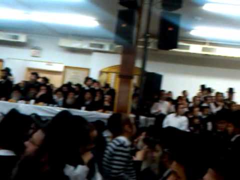 Satmar Rebbe Lag B'omer 2011 1/2