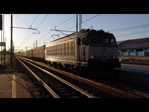 E652.158 XMPR + container vari sul TCS Castelguelfo-Brindisi,in transito a Cesena!