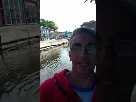 LAGO DE LOS CISNES NECOCHEA ARGENTINA