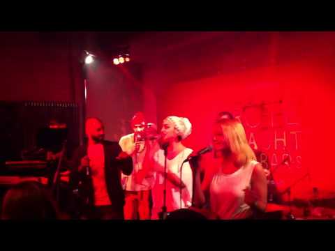 Tyron Ricketts - Weltenreiter - Rote Nacht der Bars