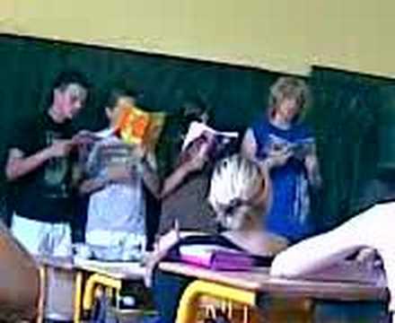 Kluci se předváděli učitelce