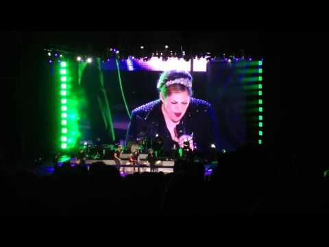 Lady Antebellum perform Wake Me Up by Avicii