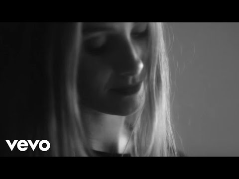Vera Blue - Hold (Official Video) thumnail