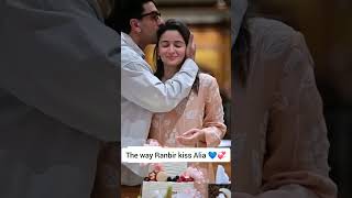 Download lagu The way Ranbir kiss Alia 💙💞🧿💎 mp3
