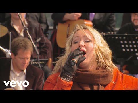 Bill & Gloria Gaither - That's Him [Live] ft. The Hoppers