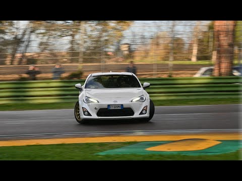 TOYOTA GT86 - Driving backwards in Imola